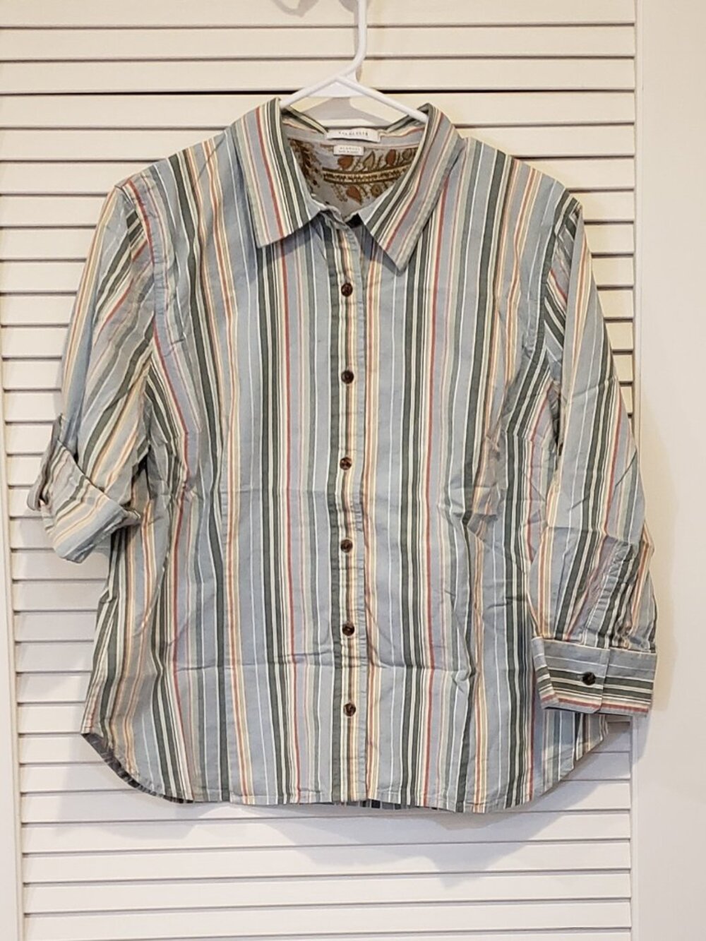 Van Heusen Women's button-down blouse in vertical stripes Size XL
